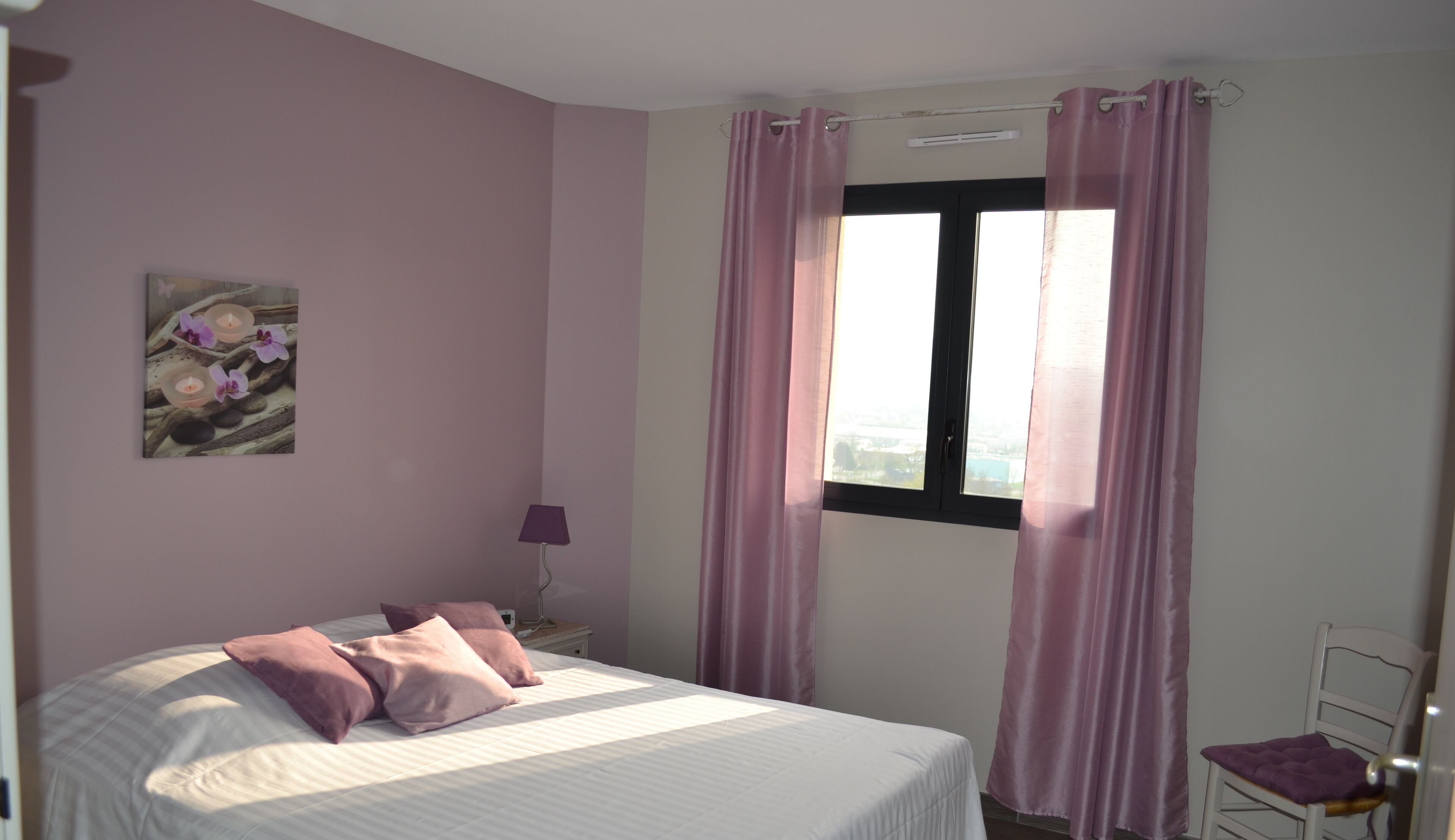 3 sovrum, skrivbord, strykjärn/strykbräda och resesäng