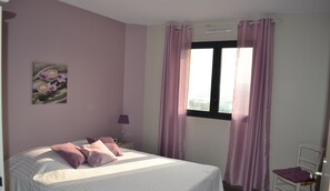 3 bedrooms, desk, iron/ironing board, travel crib