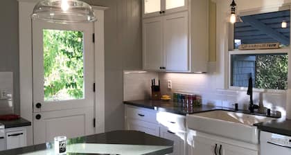 Viehättävä Amadorin maalaistalo! Sijaitsee Shenandoah Valley -viinireitillä.