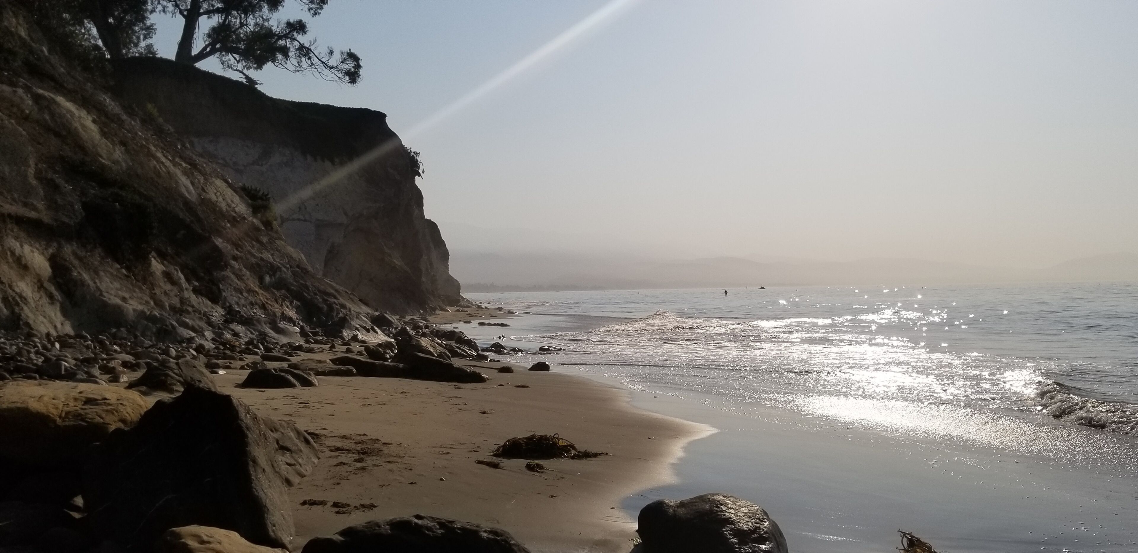 Beach nearby, sun-loungers, beach towels
