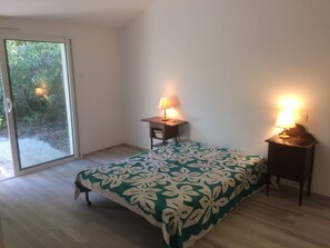 4 bedrooms, iron/ironing board