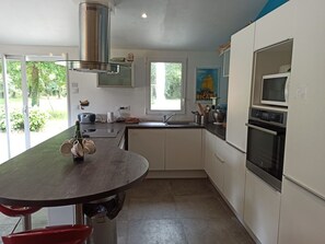 Fridge, microwave, dishwasher, coffee/tea maker