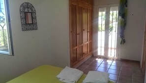 4 chambres, fer et planche à repasser, lit parapluie, Wi-Fi gratuit