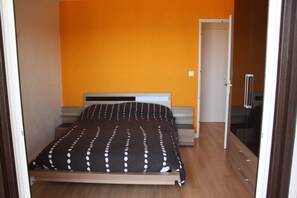 2 Schlafzimmer, Bügeleisen/Bügelbrett