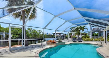 Fisherman's Delight With Heated Salt Swimming Pool and a new Boat Lift