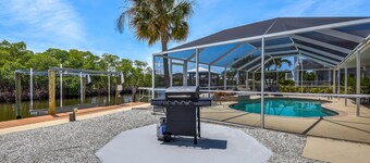 Fisherman's Delight With Heated Salt Swimming Pool and a new Boat Lift