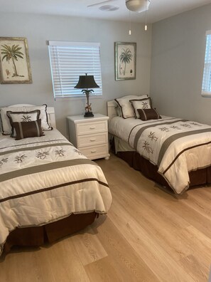 3 bedrooms, desk, iron/ironing board, free WiFi