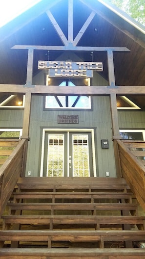 Exterior detail - Sugar Tree Lodge - Secluded Cabin near West Jefferson, Boone and Blowing Rock (Warrensville)
