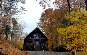 Exterior - Sugar Tree Lodge - Secluded Cabin near West Jefferson, Boone and Blowing Rock (Warrensville)