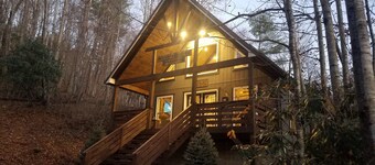 Sugar Tree Lodge - Secluded Cabin near West Jefferson, Boone and Blowing Rock