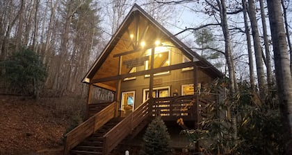 Sugar Tree Lodge - yksinäinen mökki lähellä West Jefferson, Boone ja Blowing Rock