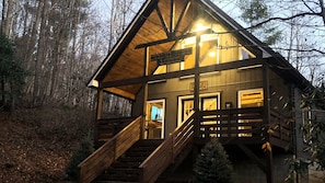 Exterior detail - Sugar Tree Lodge - Secluded Cabin near West Jefferson, Boone and Blowing Rock (Warrensville)