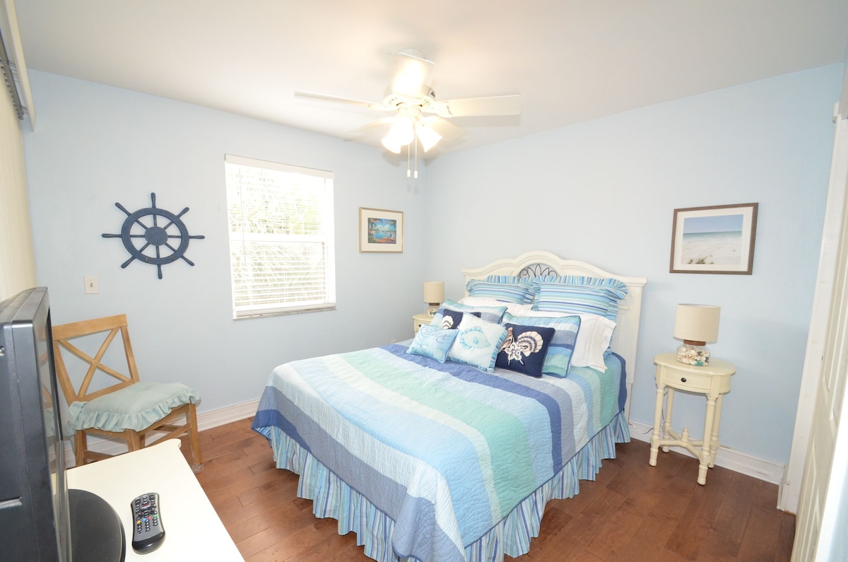 Photo 11 of Coastal Cottage, <1 mile to the Beach, near Ritz Carlton!