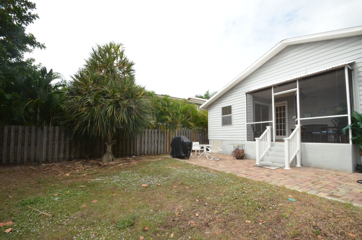 Photo 16 of Coastal Cottage, <1 mile to the Beach, near Ritz Carlton!