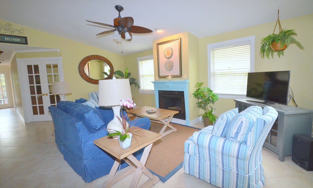 Photo 5 of Coastal Cottage, <1 mile to the Beach, near Ritz Carlton!