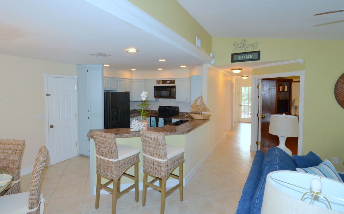 Photo 14 of Coastal Cottage, <1 mile to the Beach, near Ritz Carlton!