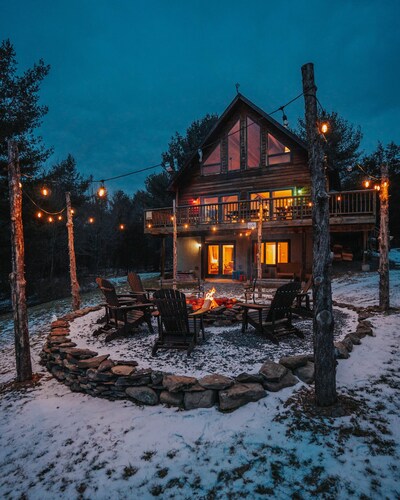 5BR Catskills Retreat • Ski Close • Hot Tub, Firepit, 2 grills, Deck, Fast WiFi