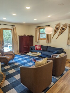 TV connectée, cheminée, jeux vidéo, lecteur de DVD