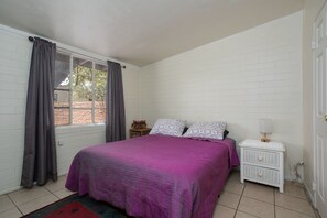 4 室のベッドルーム、デスク、アイロン / アイロン台、WiFi (無料)