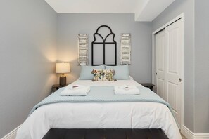 2 quartos, ferros/tábuas de passar roupa, Wi-Fi, roupa de cama