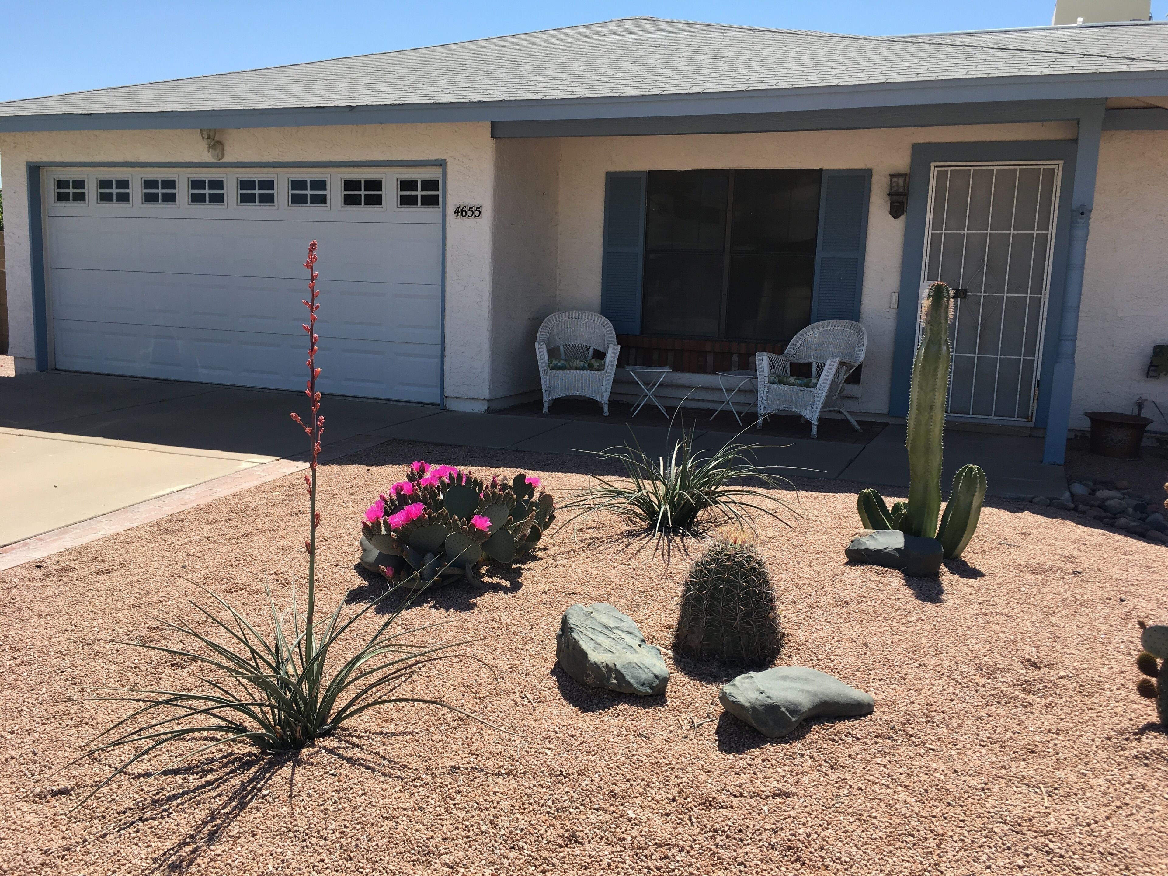Cute house in Adult Community - 7 day minimum!  Enjoy the warm sun!
