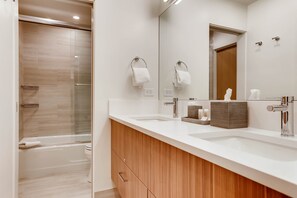 Hair dryer, towels - Luxury Modern Condo, A/C, Pool, Hot Tub, W408 (Vail)