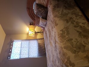 4 bedrooms, iron/ironing board, bed sheets