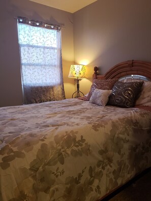 4 bedrooms, iron/ironing board, bed sheets