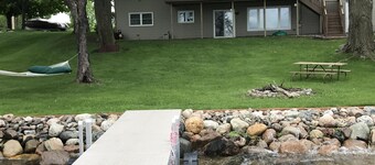 Sandy beach, level lot, 4BR 2BA, 110' shore, 2-miles to Alexandria-License #1802