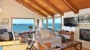 TV, fireplace, DVD player