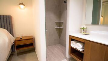 1 bedroom, in-room safe, WiFi, bed sheets
