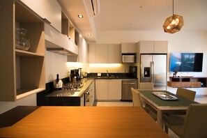 Fridge, microwave, oven, stovetop