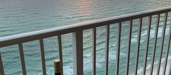 Ocean-Front Master Bedroom mit herrlichem Blick !!!