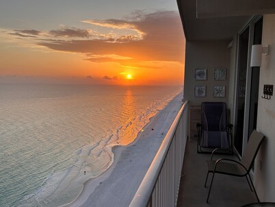 Ocean-front Master Bedroom with Spectacular View!!!