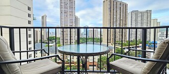 BEAUTIFUL & WELL LOCATED at AQUA PALMS - WAIKIKI