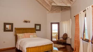 Premium Suite, 2 Bedrooms, Non Smoking, Beach View (BeachFront White Sand Villa 2BD 2BTH) | Premium bedding, free WiFi, bed sheets