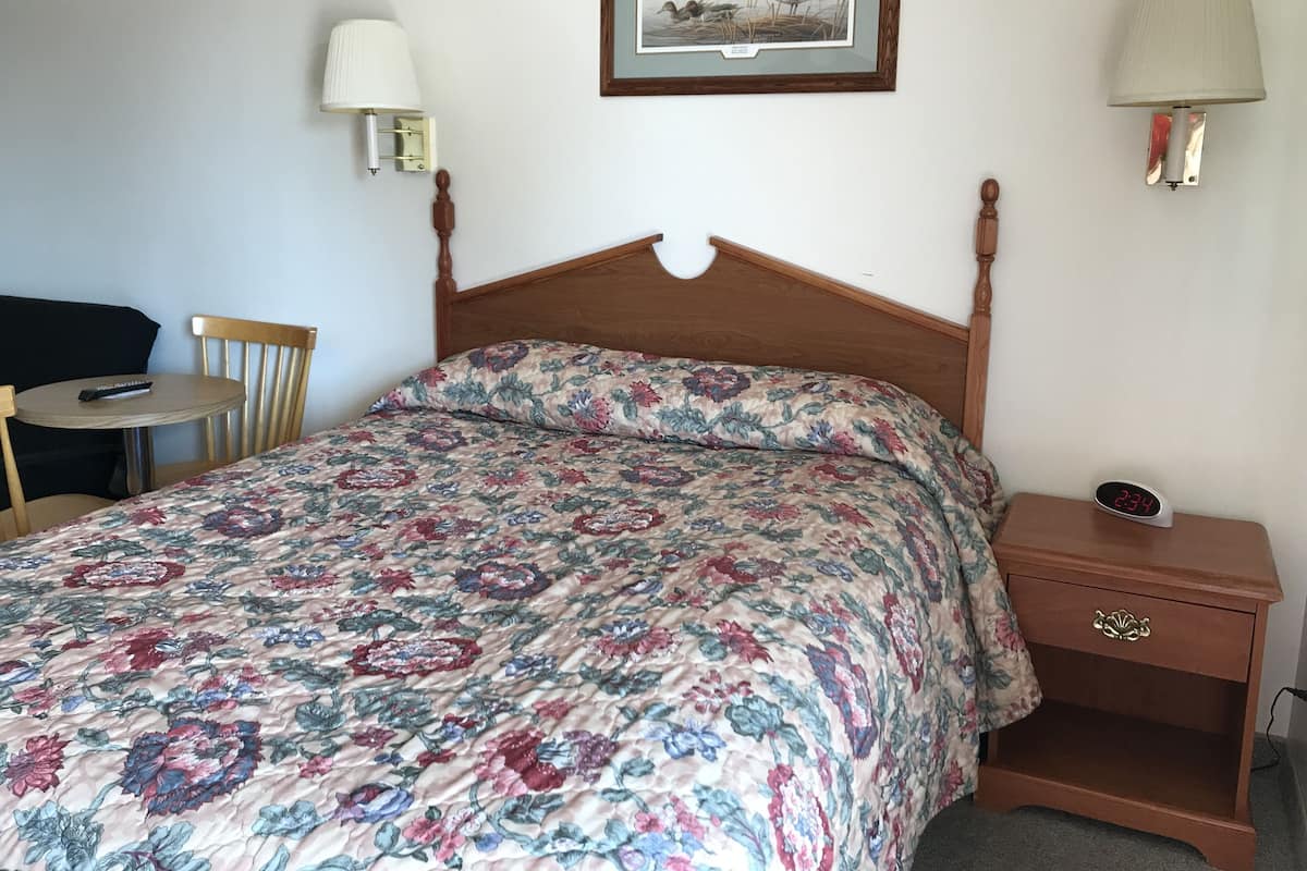 Zimmer, 1 Queen-Bett, Nichtraucher | Hochwertige Bettwaren, individuell dekoriert, Schreibtisch
