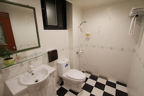 Chambre Double Classique, non-fumeur, vue partielle sur l'océan | Salle de bain