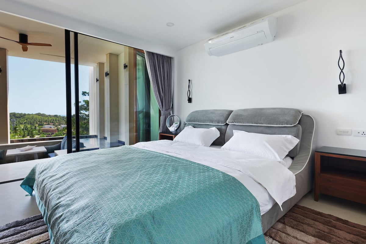 1 bedroom, premium bedding, memory foam beds, in-room safe