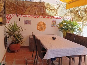 Outdoor dining - Holiday House with Pool in the south of Tenerife (Chayofa)