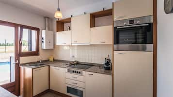 Réfrigérateur, plaque de cuisson, lave-vaisselle, cafetiÚre/bouilloire