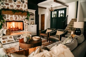 Smart TV, fireplace, DVD player - The Alpine House | Ski in/ Ski out | Private Hot Tub | Sleeps 16 | 4 Bedroom (Boyne City)