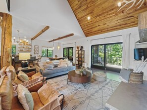 Smart-TV, Kamin, DVD-Player