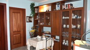 Tägliches inbegriffenes Frühstücksbuffet