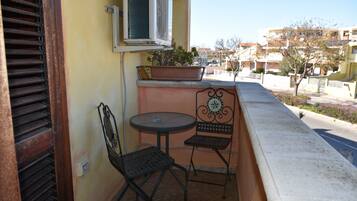 Chambre Double Standard, salle de bains commune | Balcon