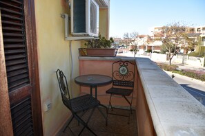 Standard Double Room, Shared Bathroom | Balcony - Il Girasole (Assemini)