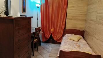 Chambre Simple Ăconomique, 1 lit une place, vue jardin