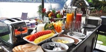 Free daily continental breakfast