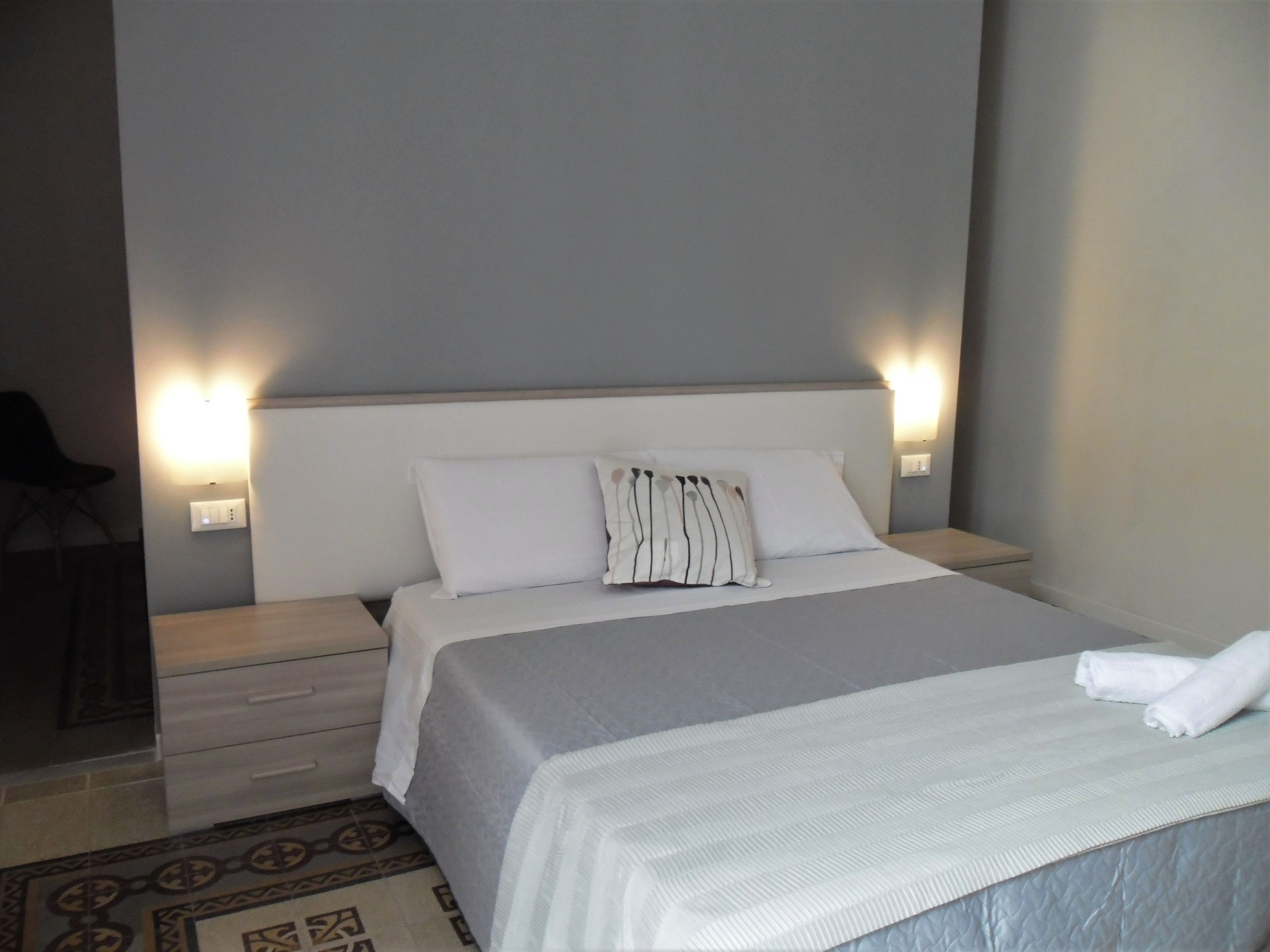 Vierbettzimmer | Individuell dekoriert, individuell eingerichtet, Schreibtisch