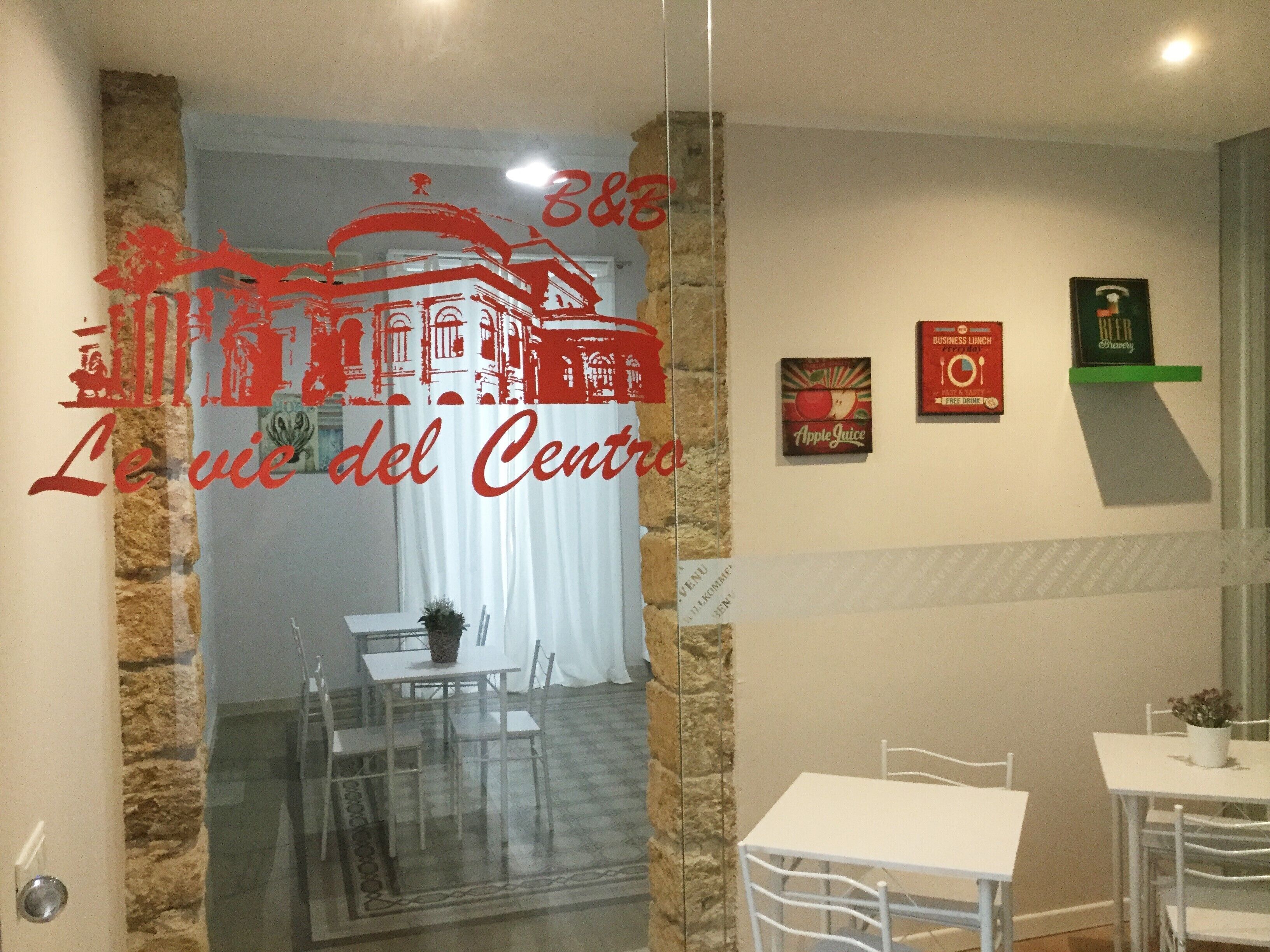 Tägliches inbegriffenes nach Wunsch zubereitetes Frühstück